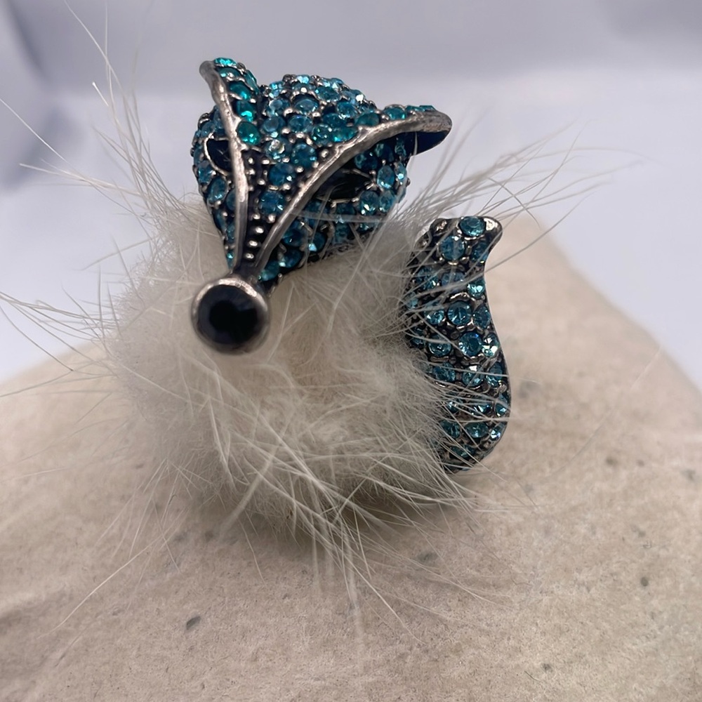 Rare Find Y2K furry feather paved Blue Crystals Fox Ring